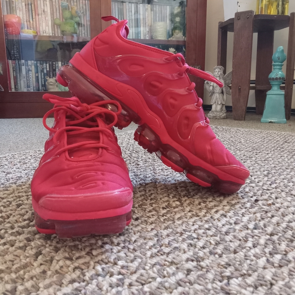 NIKE AIR Vapormax plus Triple Red